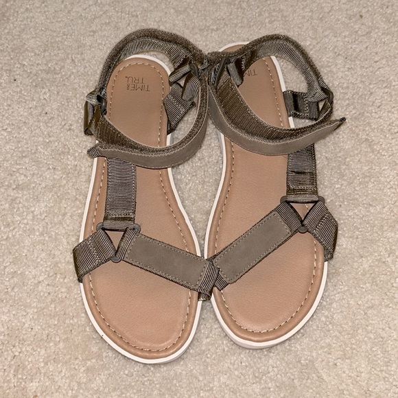 Time and Tru Sandals - Picture 2 of 3